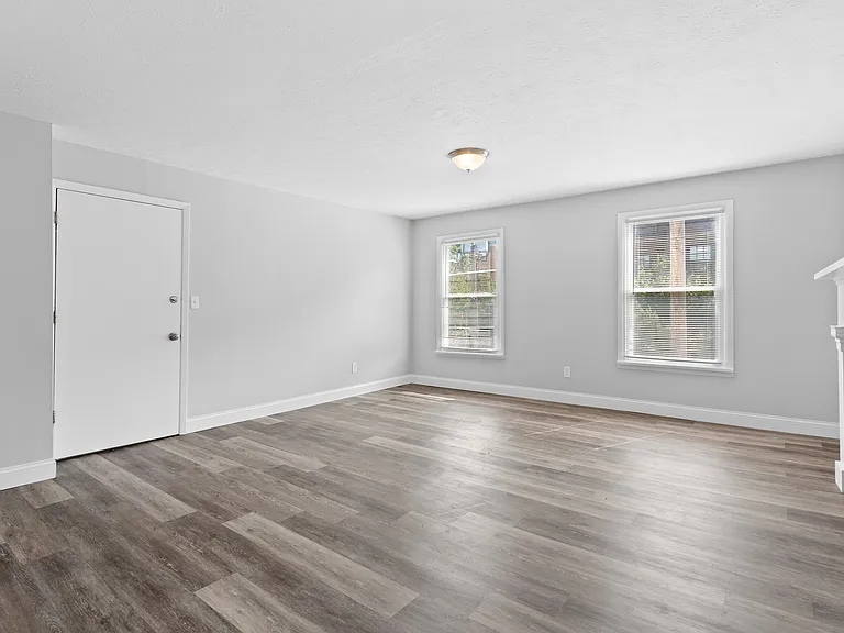 1544 W 29th St #3 — Photo 9