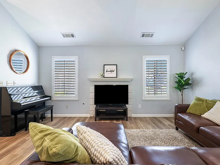 8735 N Cedar Ave #109 — Photo 8