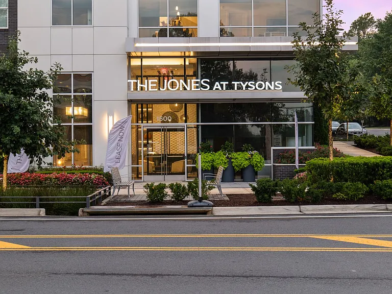 The Jones at Tysons — Photo 45