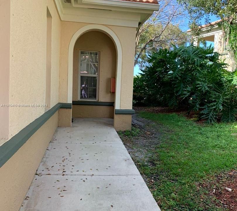 1st image of 2406 Centergate Dr APT 104