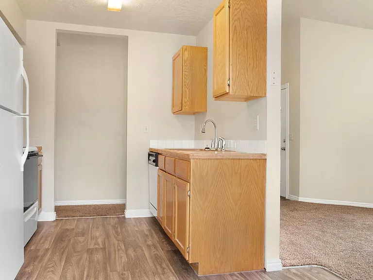 17 N Sugar St #103 — Photo 17