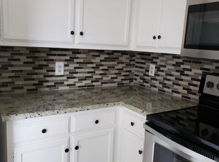 109 E Ash Ln, Euless, TX 76039