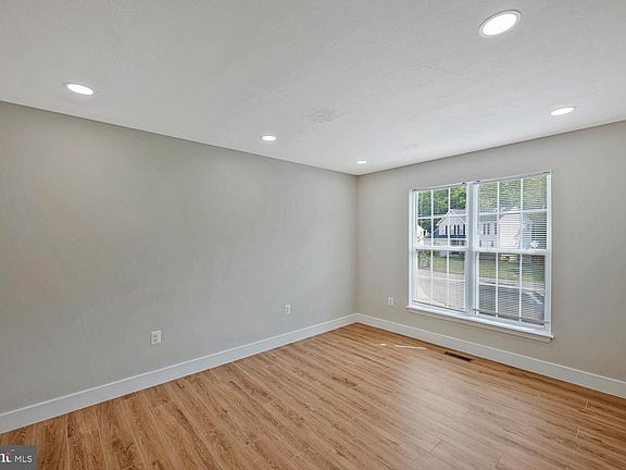 5th image of 3609 Willow Ridge Ct