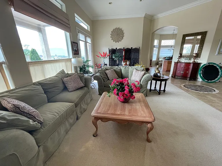 5715 E La Privada Dr — Photo 8