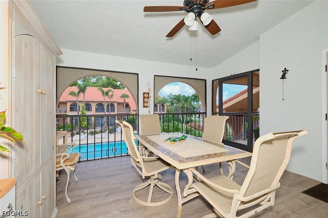 2 bed, 2.0 bath, 1306 sqft, $2,950 — Photo 2