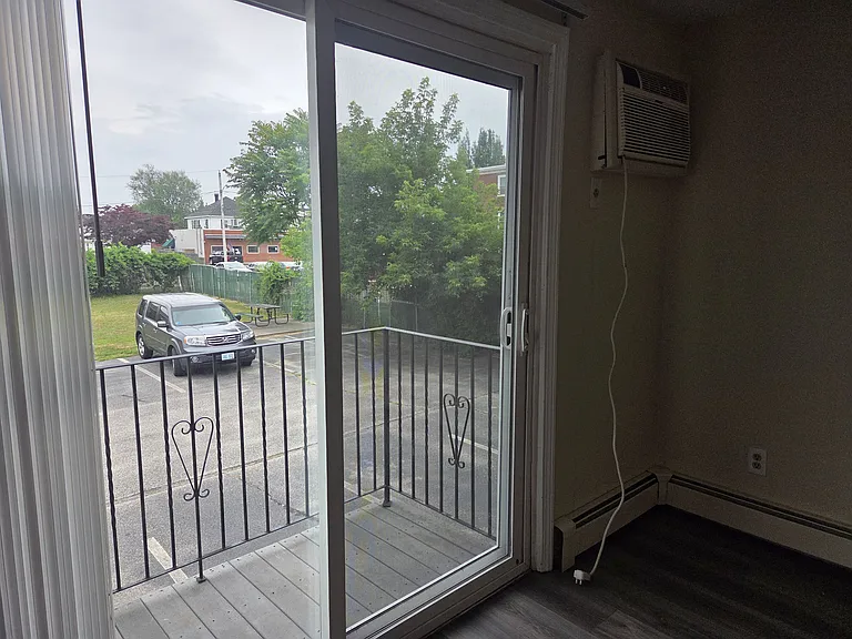 8 May St #6 — Photo 4