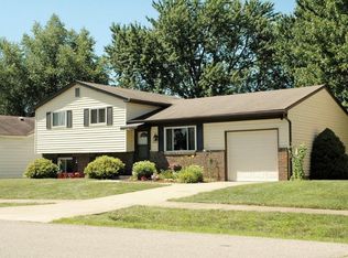 5009 Oldshire Rd, Louisville, KY 40229