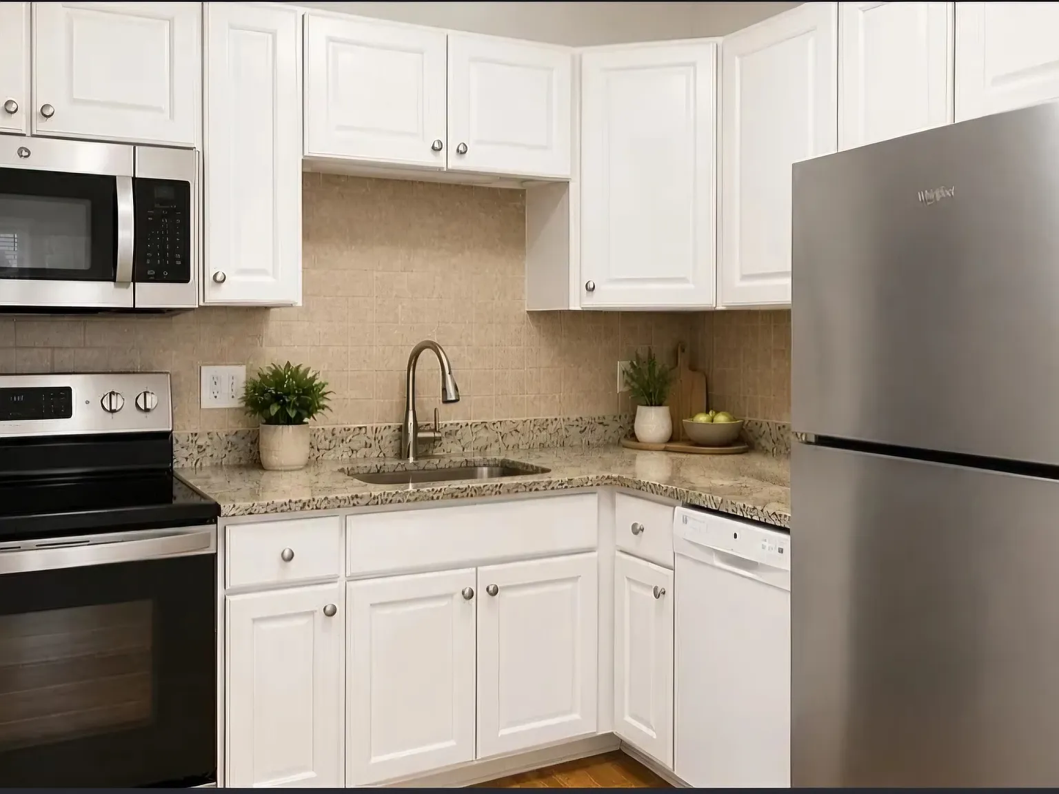 2 bed, 720 sqft, $3,200 — Photo 3