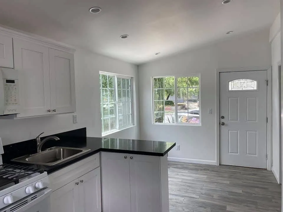 1 bed, 400 sqft, $2,200 — Photo 4