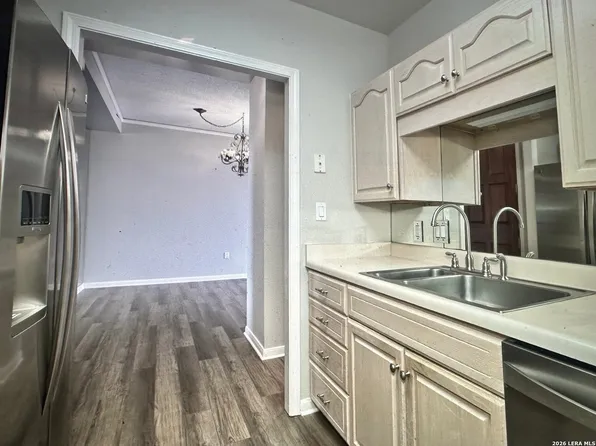 1 Towers Park Ln APT 1508, San Antonio, TX 78209