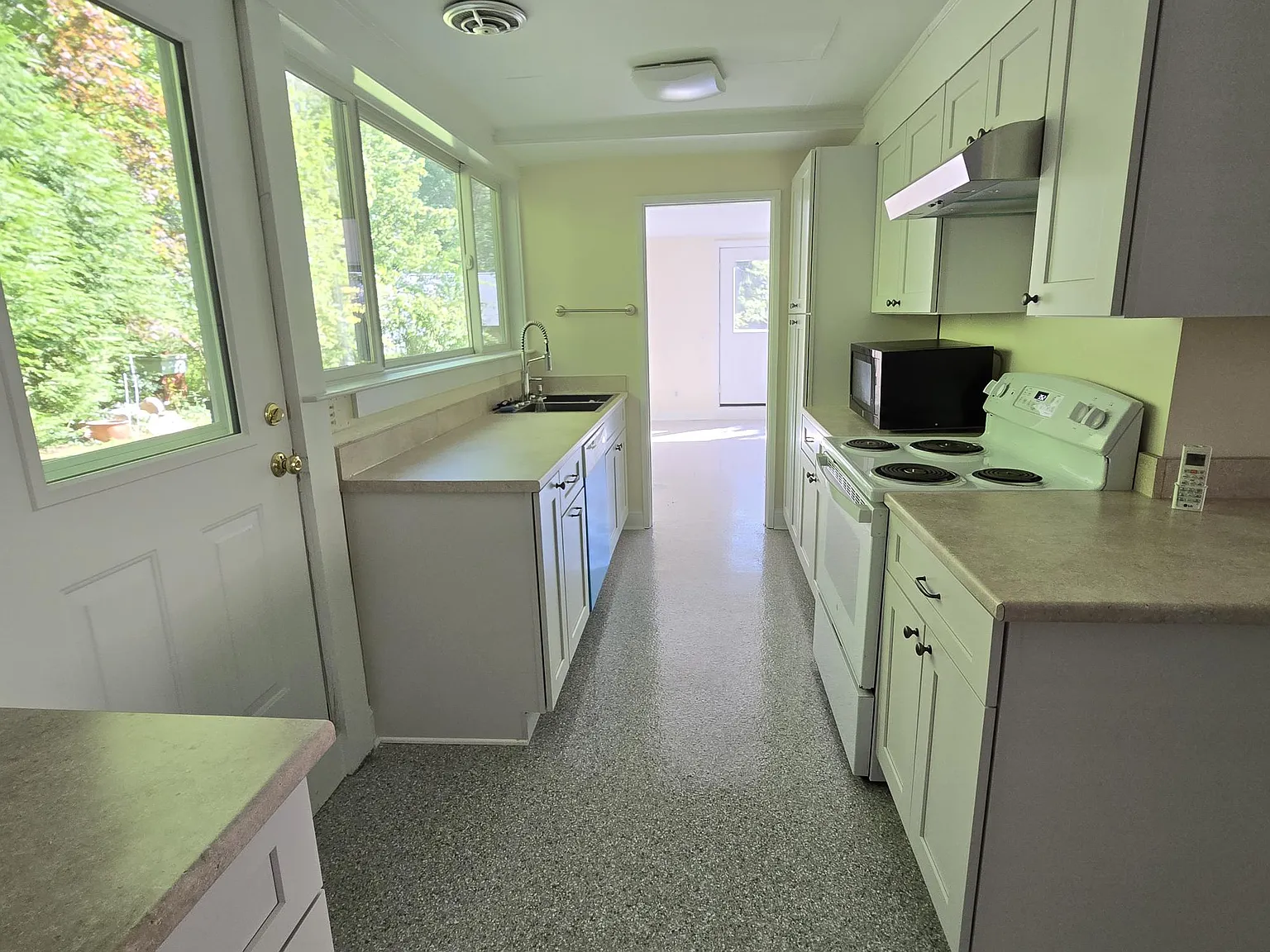 106 Bayberry Road - 1 — Photo 4