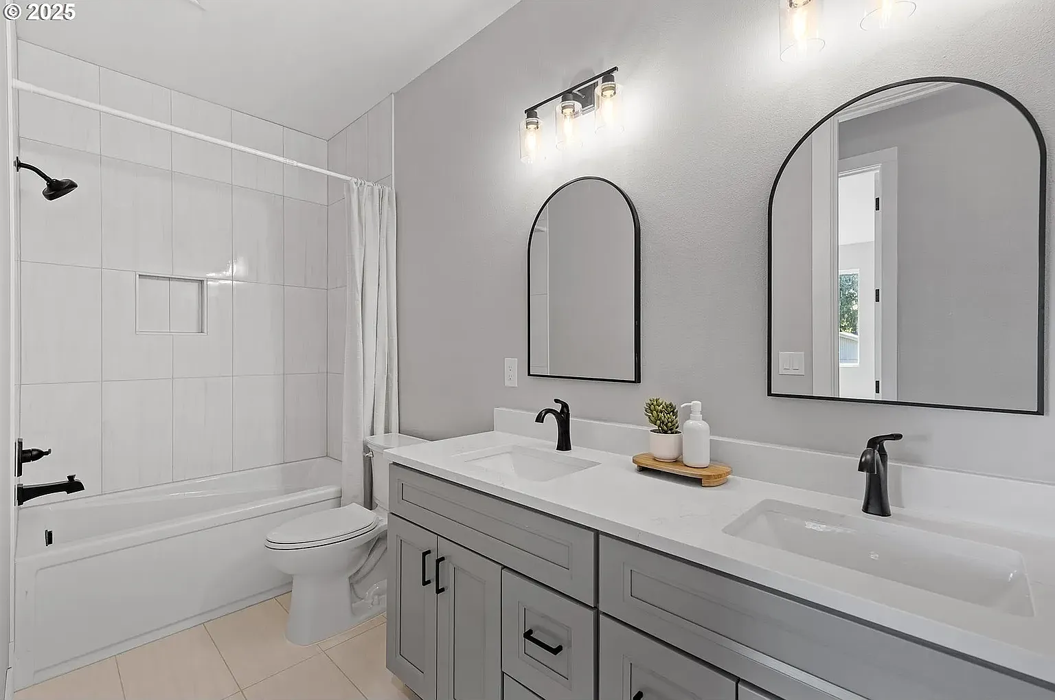4 bed, 2.5 bath, 1888 sqft, $1,100 — Photo 2