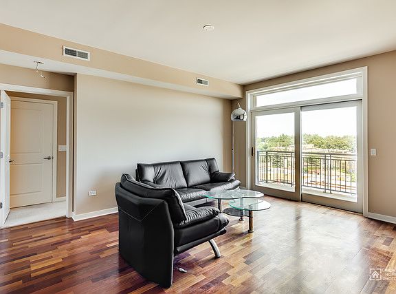 2nd image of 5588 N Lincoln Ave APT 501