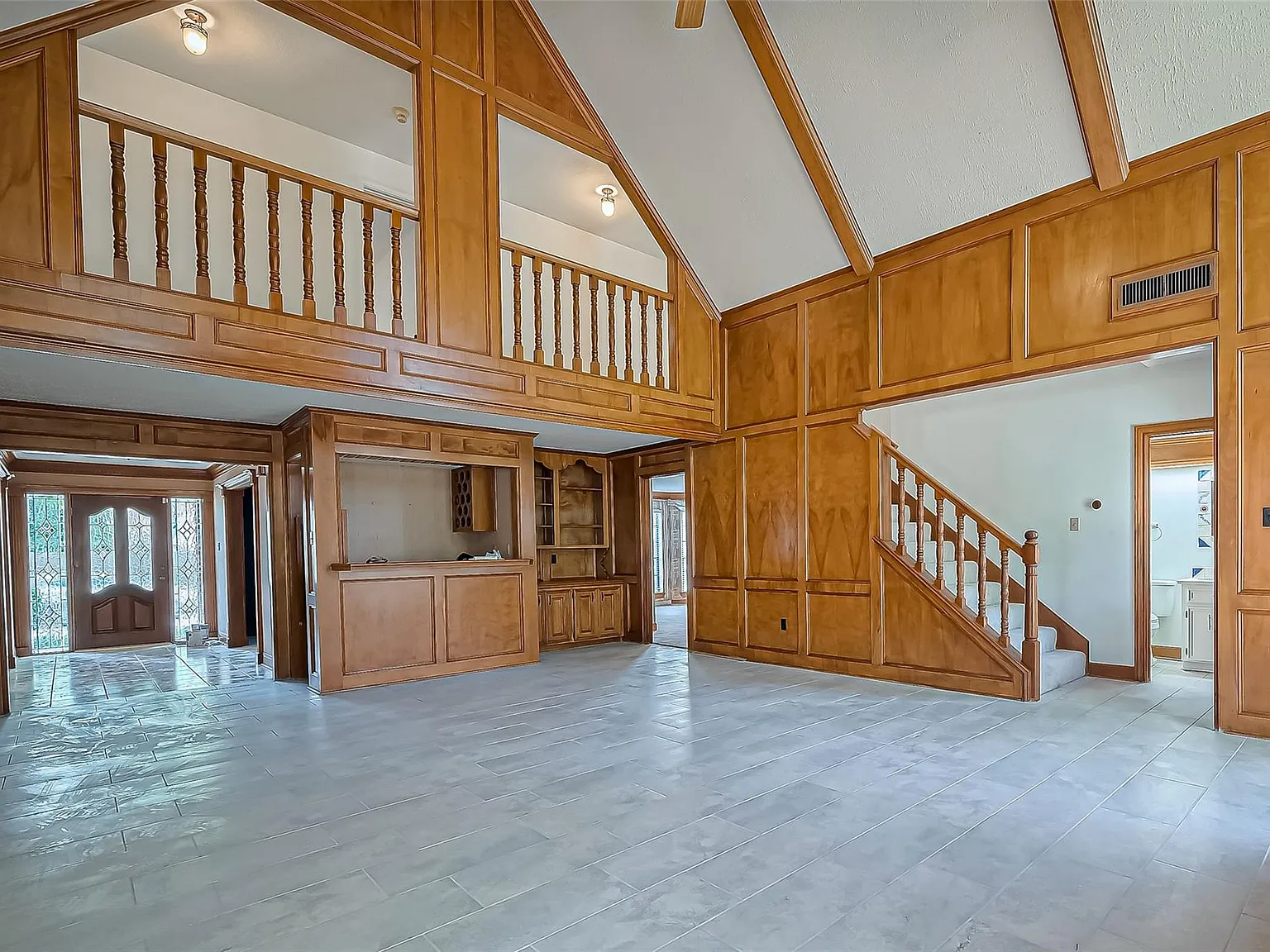 5 bed, 3.5 bath, 4517 sqft, $3,750 — Photo 2