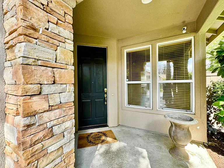 4025 Ironwood Dr — Photo 3