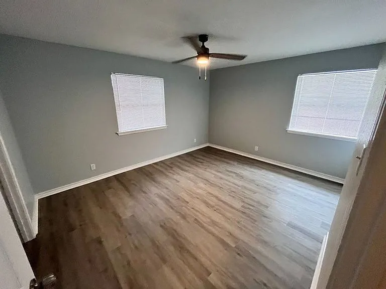 1105 New Laredo Hwy #202 — Photo 4