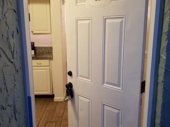 12301 N 58th St APT 52, Tampa, FL 33617