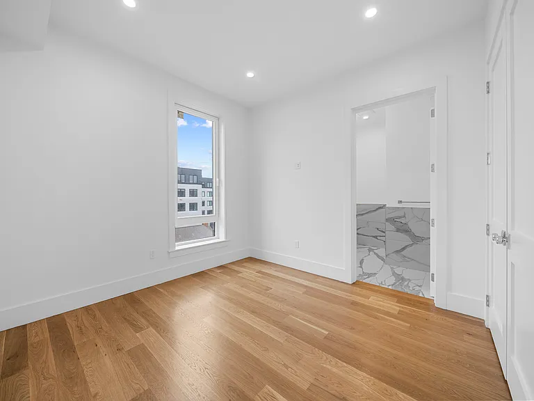 Residencies at 218-220 Old Colony Avenue — Photo 15