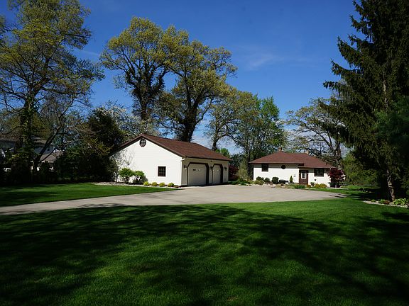 3rd image of 14851 Mercury Dr
