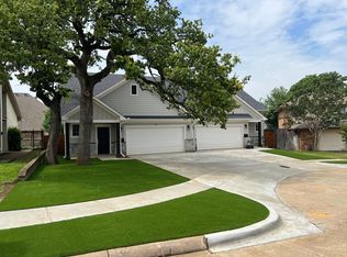 216 Wayside Ct, Bedford, TX 76021