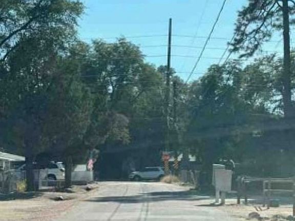 Exterior Neighborhood (street photo)