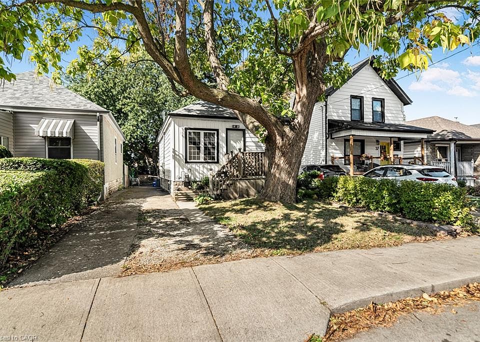 1st image of 29 Wexford Ave N