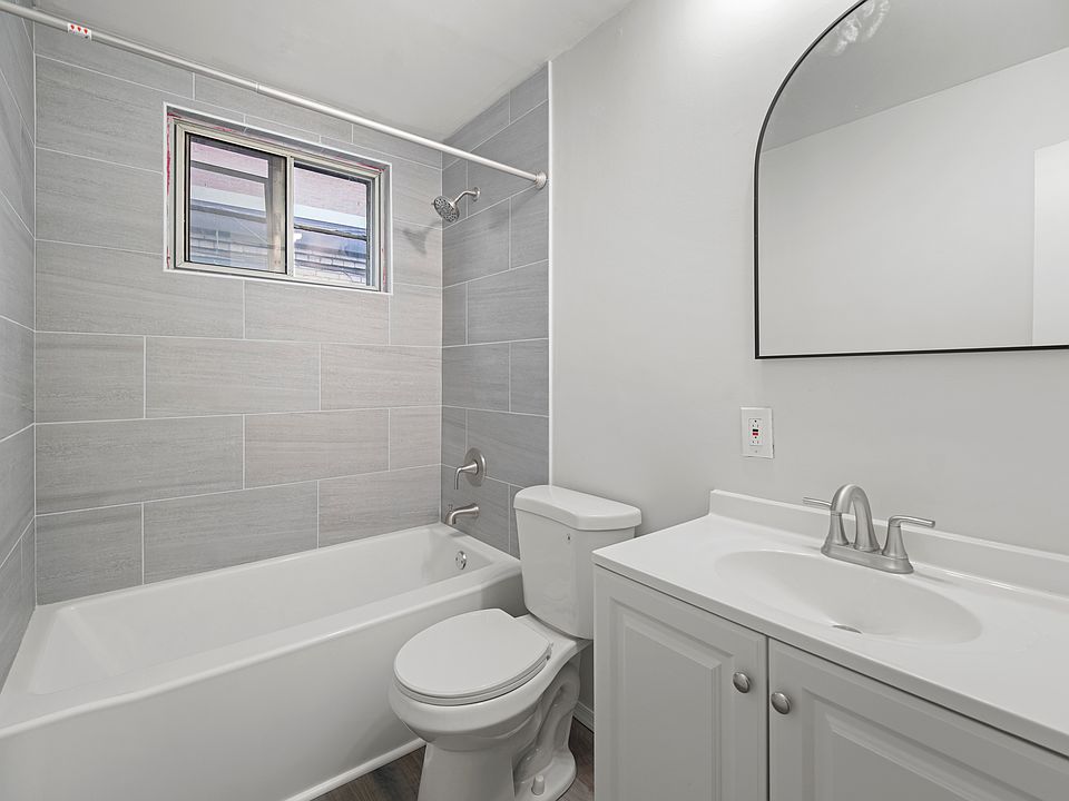 1st image of 833 N Washington St #2