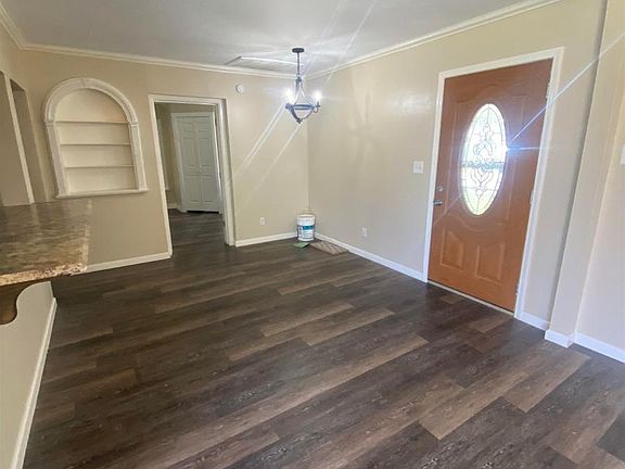 2nd image of 240 W Hooks St