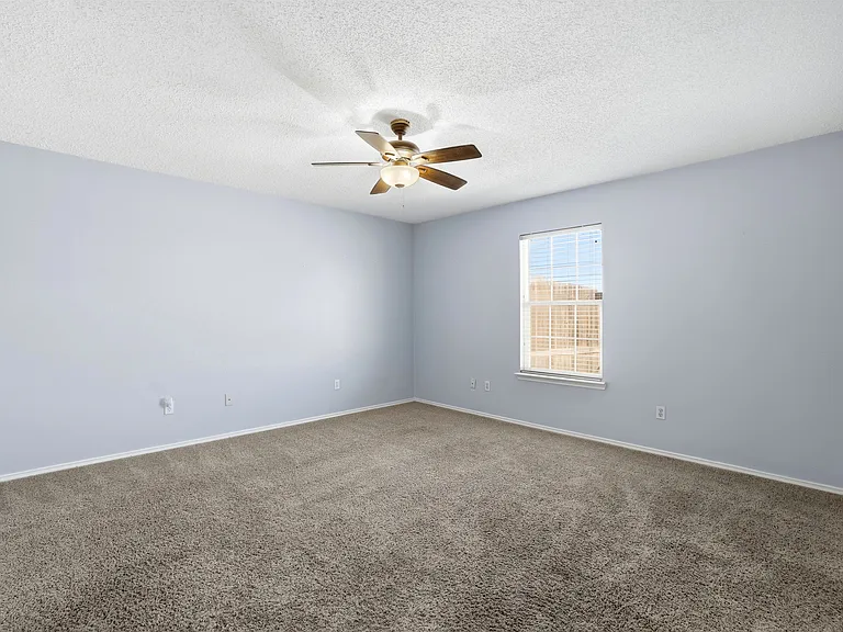 5801 94th St — Photo 32