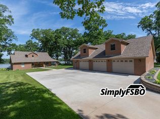 21510 River Rd N, Cordova, IL 61242