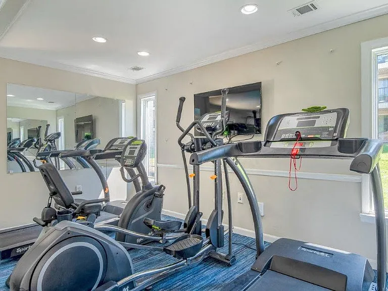 Quail Hollow Apartment Homes — Photo 15