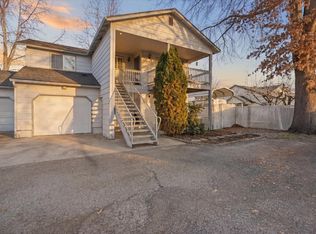 512 Village Dr, Central Pt, OR 97502