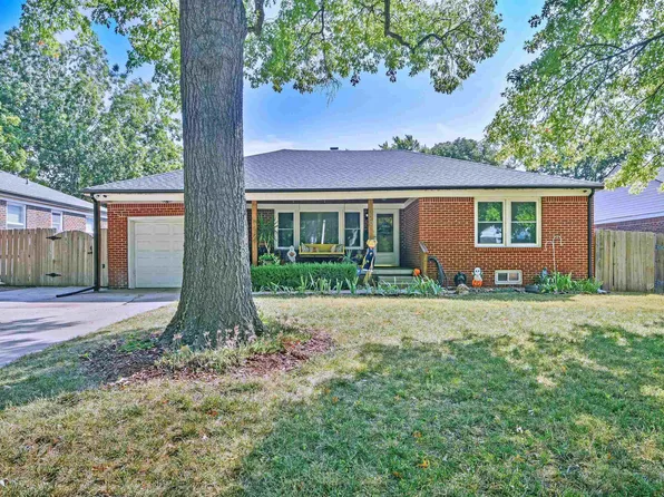 320 N Hillcrest Ave, Wichita, KS 67208