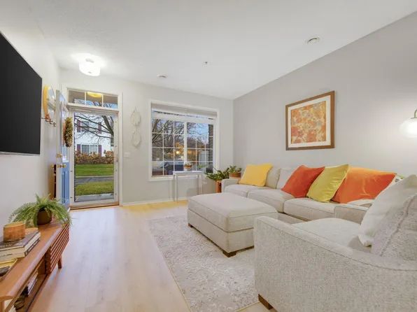 739 Maple Hills Dr APT I, Maplewood, MN 55117