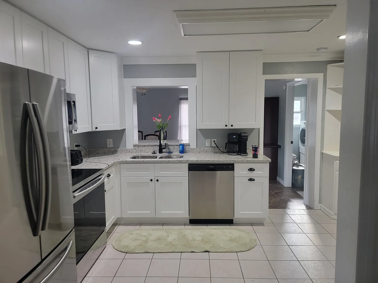 3 bed, 2192 sqft, $2,800 — Photo 3
