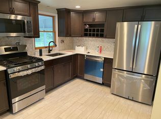 21 Cresthaven Dr, New Windsor, NY 12553