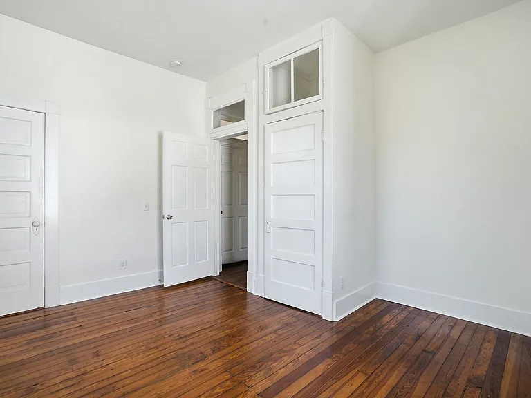 809 E Henry St — Photo 30