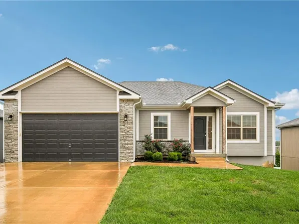 1208 NW Hilltop Ln, Grain Valley, MO 64029