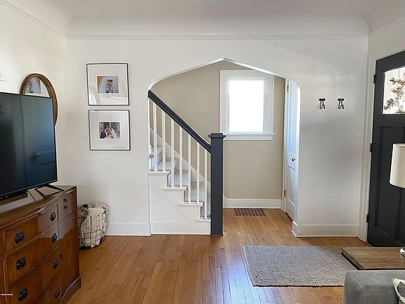 5th image of 818 Joslin St SE