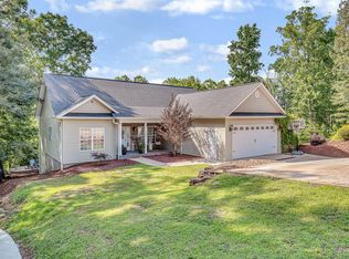 149 W Waters Edge Ln, West Union, SC 29696