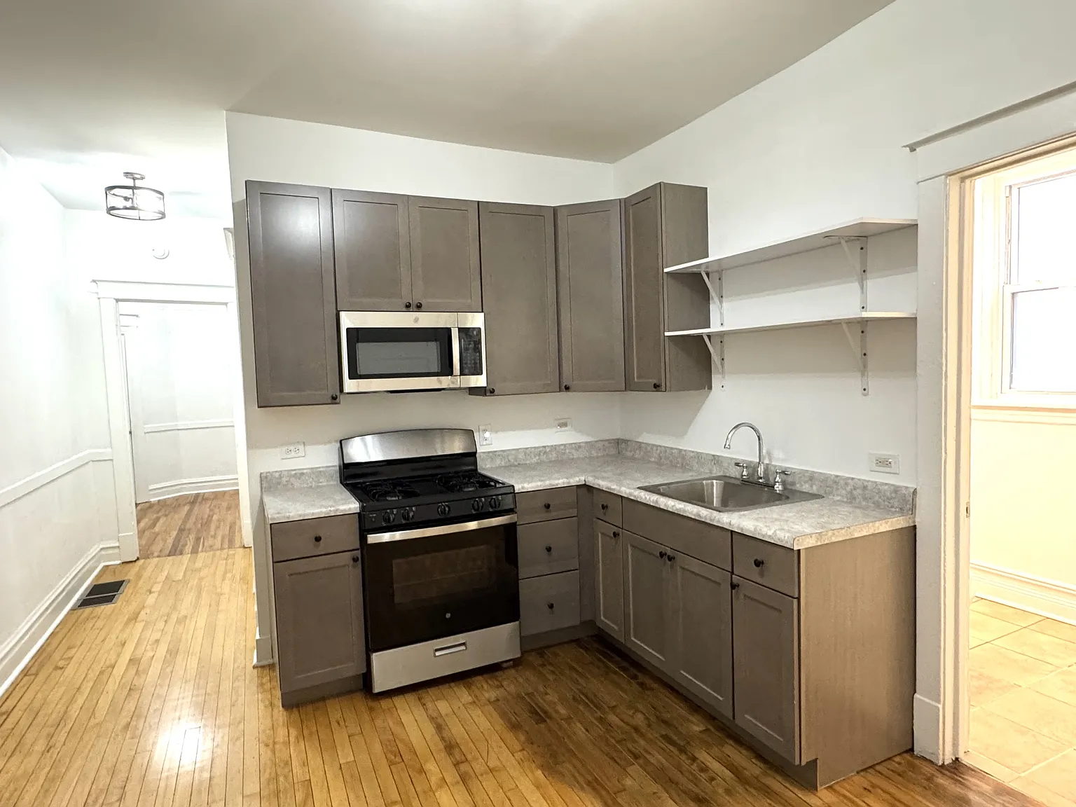 Hirsch / Karlov Building — Photo 1