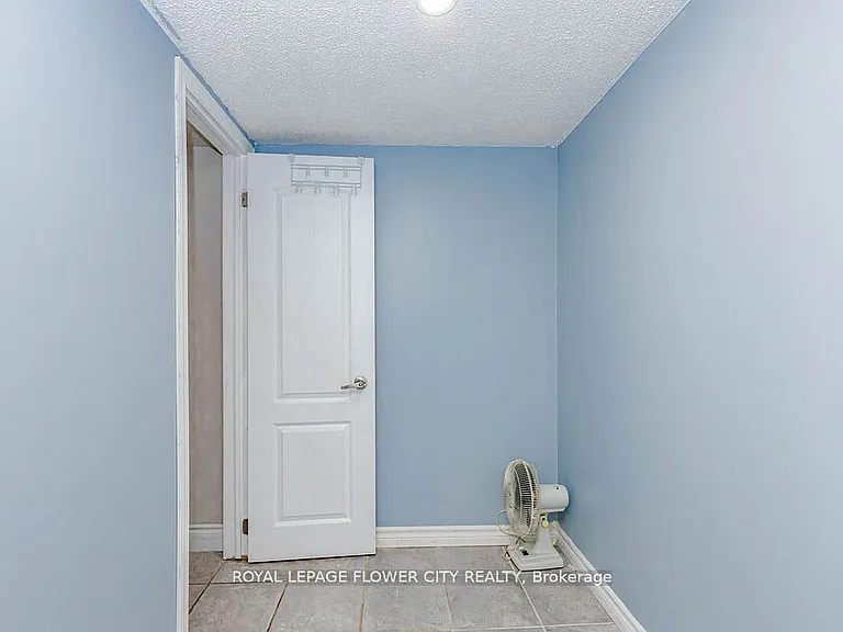 37 Warwick Rd — Photo 34