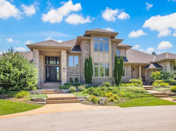 9090 North Range Line ROAD, River Hills, WI 53217