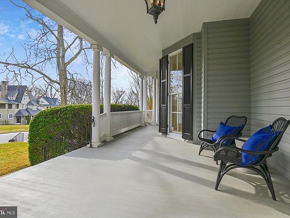 5th image of 303 Oakdale Rd
