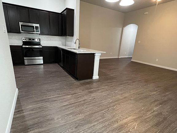 2nd image of 9931 Westover Blf #101