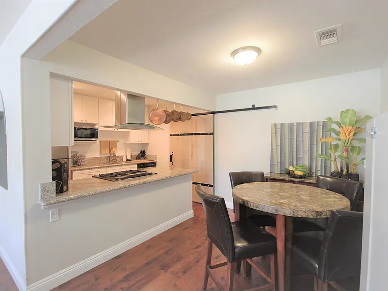 698 Patricia Ln — Photo 8