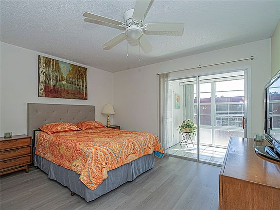 5th image of 17 Vista Palm Ln APT 201