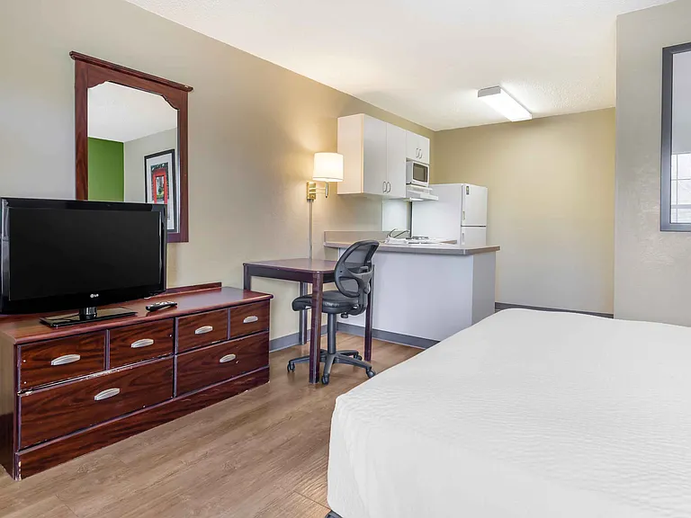 Studio Suite - 1 Queen Bed