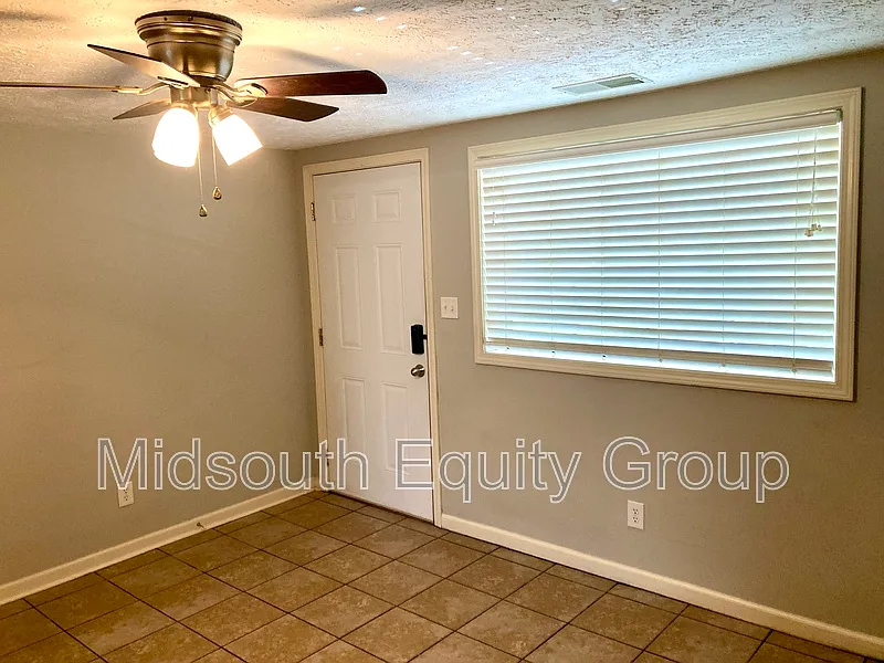2 bed, 1.0 bath, 709 sqft, $775 — Photo 4