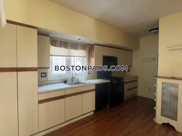 46 Bromfield Rd #1, Somerville, MA 02144